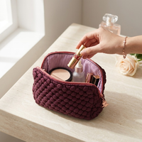 Pochette de maquillage matelassée personnalisée avec logo, imperméable, en pongé, esthétique, pour voyage, organiseur de toilette, rangement de beauté