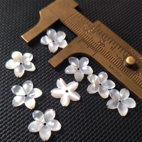 Perles de fleurs de pikake en nacre naturelle sculptée