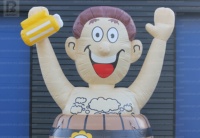 Modèle publicitaire gonflable géant personnalisé de 3m, type poupée Abraham néerlandaise ou homme baril de bière, pour anniversaires, fêtes, festivals et événements de rue