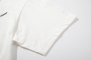 เสื้อยืดโอเวอร์ไซส์สไตล์สตรีทแวร์สุดเทรนดี้ ลุคย้อนยุค Y2K แบบวินเทจ  ลายวงดนตรี  สวยงามสไตล์ยุค 90s - Product Image 4