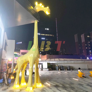 Escultura de Ciervo Iluminada de Fibra de Vidrio Libit, Decoración de Figura Animal Hecha a Mano para Montaje en Suelo Exterior Personalizada - Product Image 2