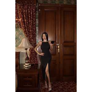 Robe de soirée noire Rowena avec fente audacieuse et attrayante - Product Image 5