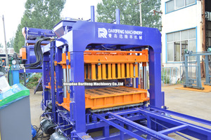 Máquina Automática para Fabricar Bloques QT10-15, Línea de Producción de Ladrillos de Hormigón Totalmente Automática, Alta Eficiencia, Control PLC, Fábrica China - Product Image 2