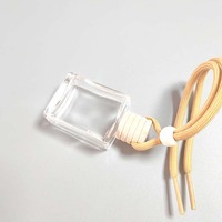Flacon diffuseur de parfum en verre carré personnalisé avec bouchon fileté en bois et corde pour voiture, accessoire décoratif pour la maison en gros