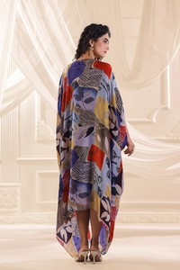Achetez une robe kaftan à imprimé abstrait, ornée d'un col en V asymétrique, vêtement de créateur pour les vacances, tenue bohème tendance - Product Image 3