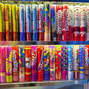 Manufacturer Customized Handheld Fireworks Gun for Christmas Party Salute Gender Reveal Popper Spray for Amazon Foreign Trade