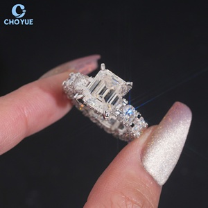 Anillo de Compromiso de Moissanita con Corte Esmeralda, Plata 925 con Baño de Rodio, Engaste Pavé, Anillos de Eternidad de Lujo para Mujer, Estilo Geométrico - Product Image 3