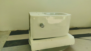 WC suspendu en céramique monobloc à chasse directe, de haute qualité, avec fonction bidet eau chaude et froide - Product Image 2