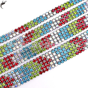 Tira de diamantes de imitación de tres filas de colores mixtos, 5 mm, redonda y facetada, accesorio de joyería DIY para decoración de ropa, zapatos y bolsos. - Product Image 1