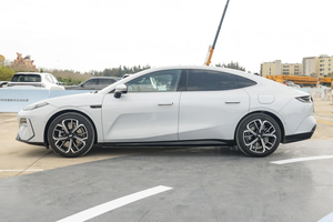 YD AUTO Geely Galaxy E8 2025 Édition Voyage 700 km Véhicule d'occasion Grand stock disponible à Nansha 15 247 km - Product Image 3