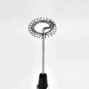 เครื่องตีฟองนมไฟฟ้าแบบใช้แบตเตอรี่พร้อมหัวตีสแตนเลสสำหรับขายส่ง - Product Image 5