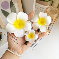 Jepit Rambut Bunga Plumeria Putih Kuning Realistis, Pin Frangipani Busa Lembut, Hiasan Kepala Gaya Pulau Tropis untuk Tarian Hula