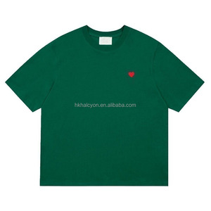 Camiseta minimalista francesa para hombre |   Pequeño Corazón Rojo Bordado |   Corte Holgado |   Multicolor para Ropa Urbana y Uso Diario - Product Image 6