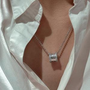 Anneaux de mode en argent S925 de luxe européen et américain, style médiéval léger, motif texturé, zirconium, simple et élégant - Product Image 2