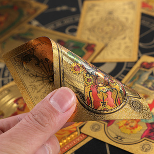 Vente en gros de cartes de tarot 78 en plastique PVC étanches estampage or et noir - Product Image 1