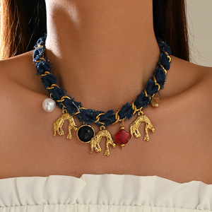 Collier ras du cou tressé en velours bleu plaqué or 18 carats avec pendentif animal pour femme, style Europe-Amérique - Product Image 5