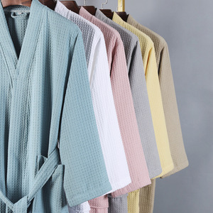 Venta al por mayor personalizado 5 estrellas Logo <span class=keywords><strong>Albornoz</strong></span> Spa de lujo Hotel bata Kimono blanco helado Color Rosa <span class=keywords><strong>piscina</strong></span> mujeres verano Waffle Bata - Product Image 3