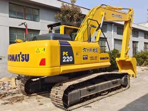 Excavadora Usada Komatsu PC220-8 – Fuerza de Excavación de 172 kN, Lista para Trabajo Pesado (Resaltando la potencia bruta con una figura específica) - Product Image 6