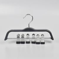 Échantillon Gratuit Zara Cintres en Plastique ABS Multifonctionnels à Clip Type Crochet Noir Mat pour Présentation de Vêtements d'Enfants