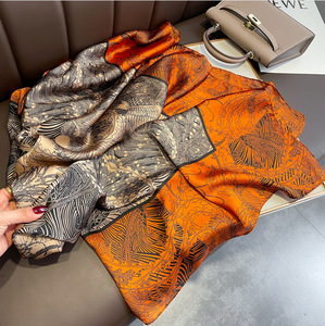 Écharpe en soie imprimée sur mesure, 90 cm carré, motif rayé, châle élégant d'été, foulard de mode printanière pour femme - Product Image 3