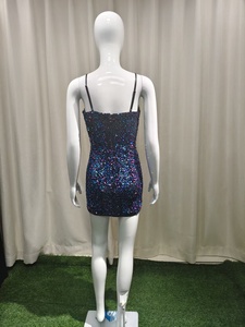 Fournisseur de robes mini à sequins sexy personnalisées en gros, à bretelles spaghetti et col en V profond, pour soirées et clubs - Product Image 4