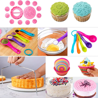 700-teiliges Hochwertiges Kohlenstoffstahl Tortendreher-Set Kuchen-Dekorationswerkzeuge Spritztüllen Backbleche für Kuchen