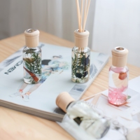 Vente en gros de 50ml Diffuseur à roseaux en fleurs Diffuseur d'intérieur Diffuseurs d'arômes d'herbier
