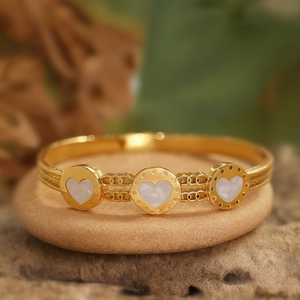 Brazalete de Moda en Acero Inoxidable 316L con Baño de Oro PVD, Diseño de Corazón, Joyería Sostenible y Resistente - Product Image 3