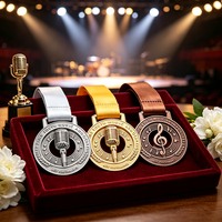 Diseña tu propia medalla musical 3D personalizada de aleación de zinc chapada en oro con grabado UV para fabricantes, premio para finalistas de carreras.