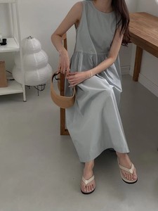Robe longue décontractée blanche sans manches pour femme, col rond, taille haute froncée, coupe trapèze ample, idéale pour les vacances d'été - Product Image 6