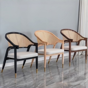 Silla de Comedor de Lujo con Brazos, Estructura de Madera, Respaldo de Ratán y Asiento Tapizado para Restaurante, Hotel, Cafetería - Product Image 1