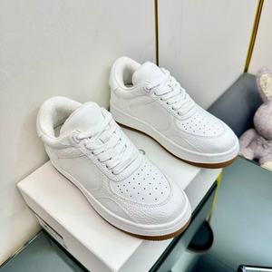 Chaussures de sport de luxe confortables de qualité supérieure, personnalisées par des designers, tendance et à la pointe de la mode - Product Image 4