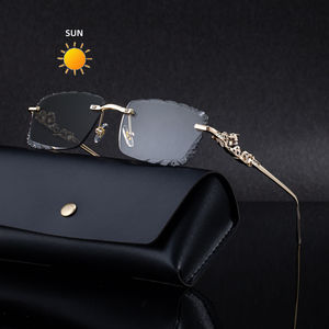 Gafas de sol fotocromáticas sin montura de aleación de zinc para hombre con diamantes de imitación, protección UV400, lentes negras que cambian de color - Product Image 2