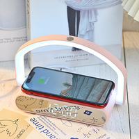 Draagbaar snellaadstation voor draadloos opladen, slimme bureauklok met nachtlampje, snelle digitale mobiele telefoonoplader