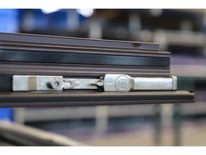 Fenêtres en <span class=keywords><strong>baie</strong></span> en aluminium en verre réfléchissant <span class=keywords><strong>Joint</strong></span> de blocage thermique résistant aux intempéries pour salons et cafés - Product Image 4