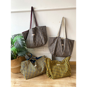 กระเป๋าสะพายไหล่ผ้าลูกฟูกสำหรับผู้หญิงกระเป๋าโท้ทผ้าลูกฟูกพร้อมโลโก้ออกแบบได้ตามต้องการขนาดใหญ่เป็นมิตรต่อสิ่งแวดล้อม - Product Image 3