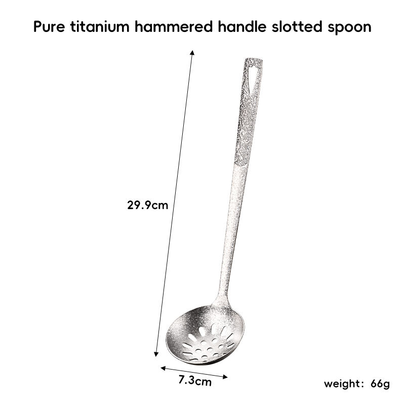 ช้อนมีรูด้ามจับทำจากไทเทเนียมบริสุทธิ์