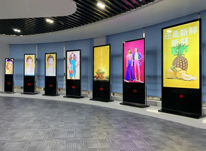 Écran tactile LCD numérique de 43 pouces avec indice de protection IP65 pour la publicité dans les centres commerciaux - Product Image 3