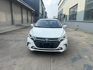 BYD Qin <span class=keywords><strong>DM</strong></span> 2015 1.5T Dual Crown Flagship Edition Híbrido Sedán EV PHEV Usado, Fabricado en China - Product Image 1