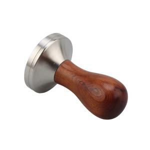 Tamper à espresso manuel en acier inoxydable 304, diamètre 58 mm, manche en bois massif - Product Image 5