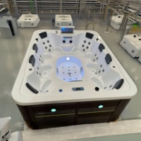 Baignoire Jacuzzi en Acrylique avec Robinet Cascade, Éclairage LED et Contrôle Balboa pour Usage Commercial