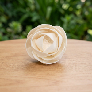 Flores decorativas de caña seca de 5 cm inspiradas en Tailandia respetuosas con el medio ambiente rosas artificiales de madera sola blancas al por mayor - Product Image 3