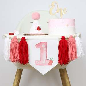Bannière professionnelle de <span class=keywords><strong>chaise</strong></span> haute arc-en-ciel bannière d'anniversaire avec chapeau avec grand <span class=keywords><strong>prix</strong></span> fond de mur d'anniversaire de fraise - Product Image 1