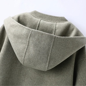 Veste en laine pour <span class=keywords><strong>femme</strong></span> personnalisée, style <span class=keywords><strong>duffle</strong></span> couleur avoine, col large, fermeture à boutons, poches plaquées, OEM ODM - Product Image 5