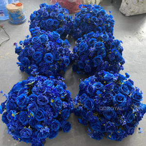 Centrotavola Floreale a Sfera con Rose Bianche e Fiori di Ciliegio per Decorazioni Matrimoniali, Decorazione Floreale per Tavoli Nuziali - Product Image 4