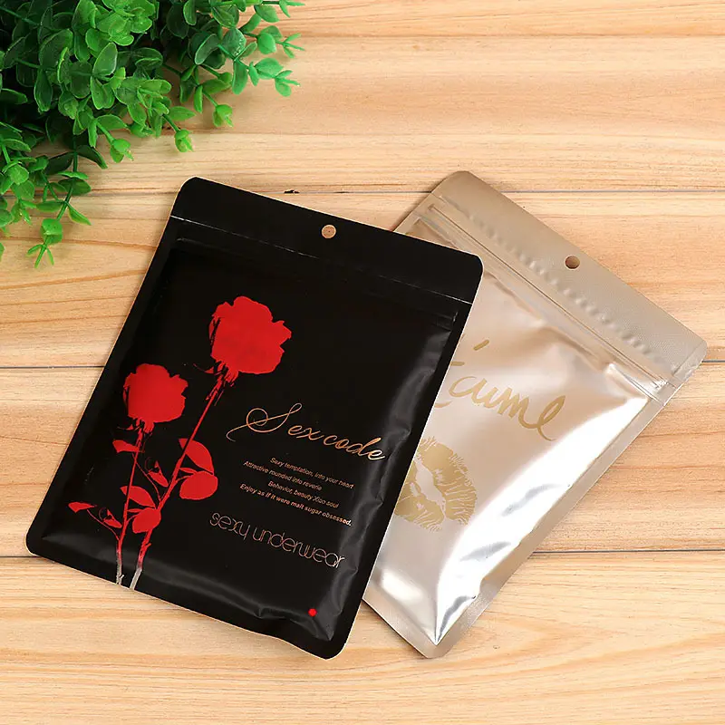 कस्टम मुद्रित प्लास्टिक मैट Ziplock Mylar पैकेजिंग बैग के लिए सेक्सी अंडरवियर गुलाब पैटर्न काले जिपर बैग के लिए जाँघिया