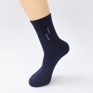 Calcetines Personalizados para Hombre, de Color Sólido, Casuales de Negocios, Antiolor, Transpirables, para las Cuatro Estaciones, Sin Costuras, de Tubo Medio - Product Image 3