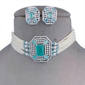 Conjunto de Collar y Pendientes con Perlas CZ y Acabado Plateado de Alta Precisión, Estilo Moderno, para Fiestas y Bodas, Colección para Mujer - Product Image 2