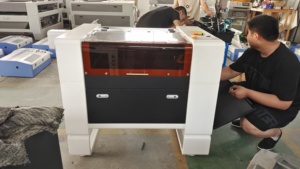 Venta al por mayor, máquina <span class=keywords><strong>atomstack</strong></span> para pequeñas empresas, máquinas de grabado láser, impresora de fundas de teléfono para todos los materiales, máquina de corte láser - Product Image 6
