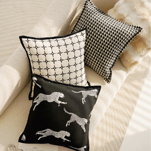 Divano <span class=keywords><strong>Letto</strong></span> Vintage Francese per Soggiorno con Cuscino <span class=keywords><strong>Poggiatesta</strong></span> e Coperta Decorativa Nera di Alta Gamma, Stile Vintage e Ricami Lussuosi - Product Image 5